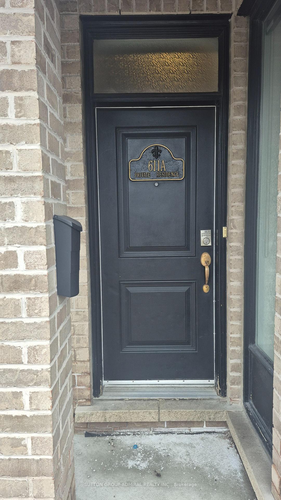 611 Marlee Avenue, Toronto W04 — photo 3 of 3