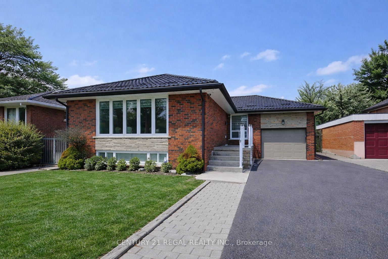 14 Thorpe Road, Toronto W09, ON M9R 2C2