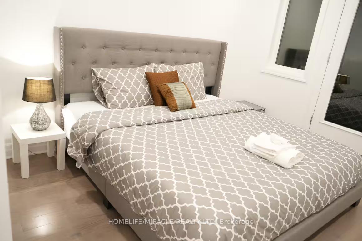 3030 John Mckay Boulevard, Oakville, ON L6H 7H5
