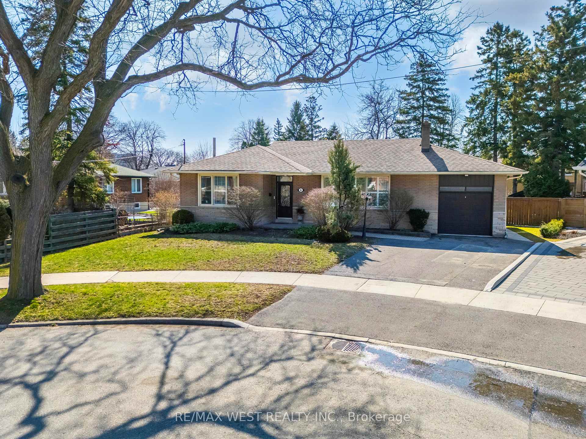 6 Prentice Court, Toronto W09, ON M9P 1N2