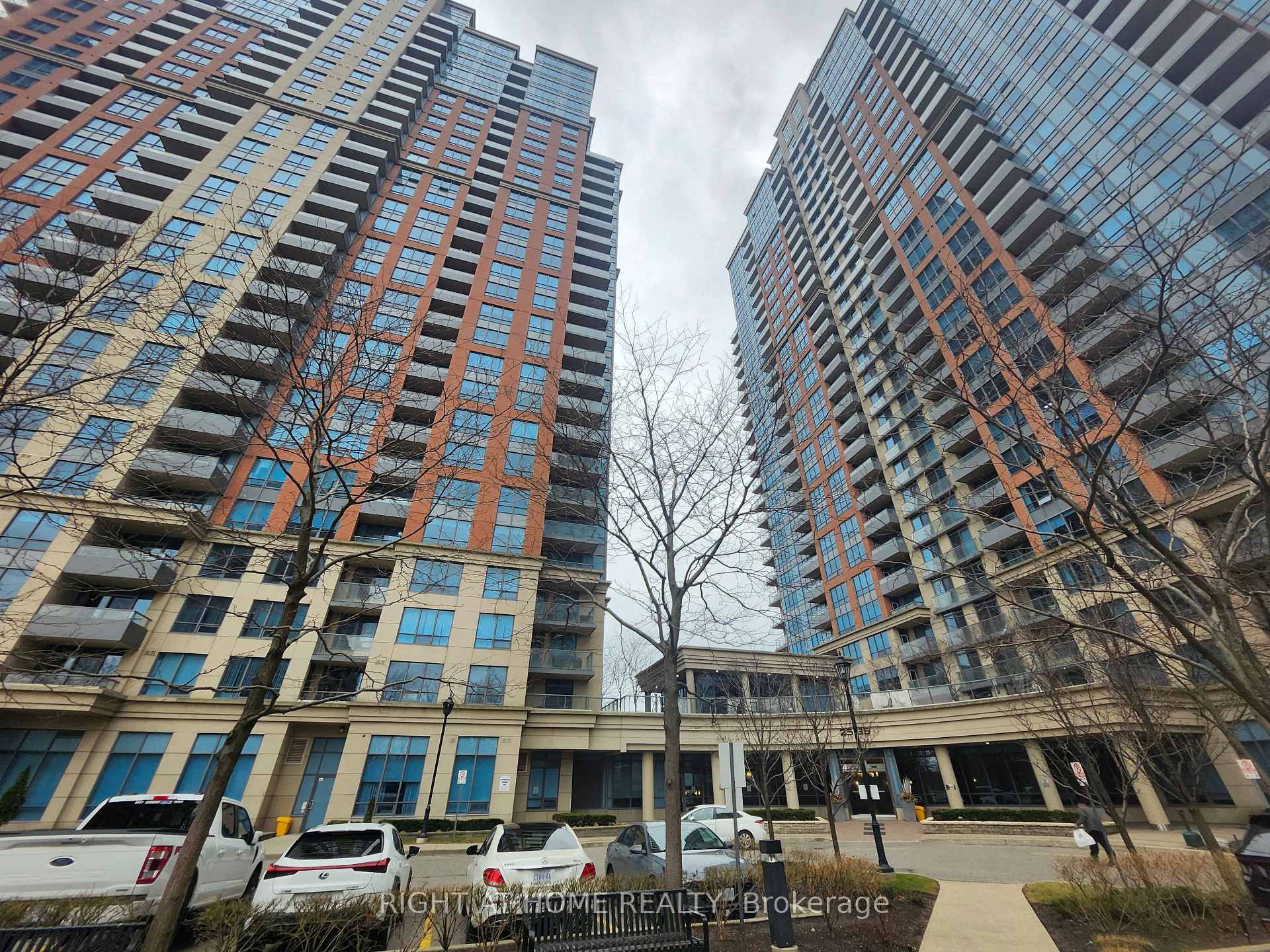25 Viking Lane 357, Toronto W08, ON M9B 0A1