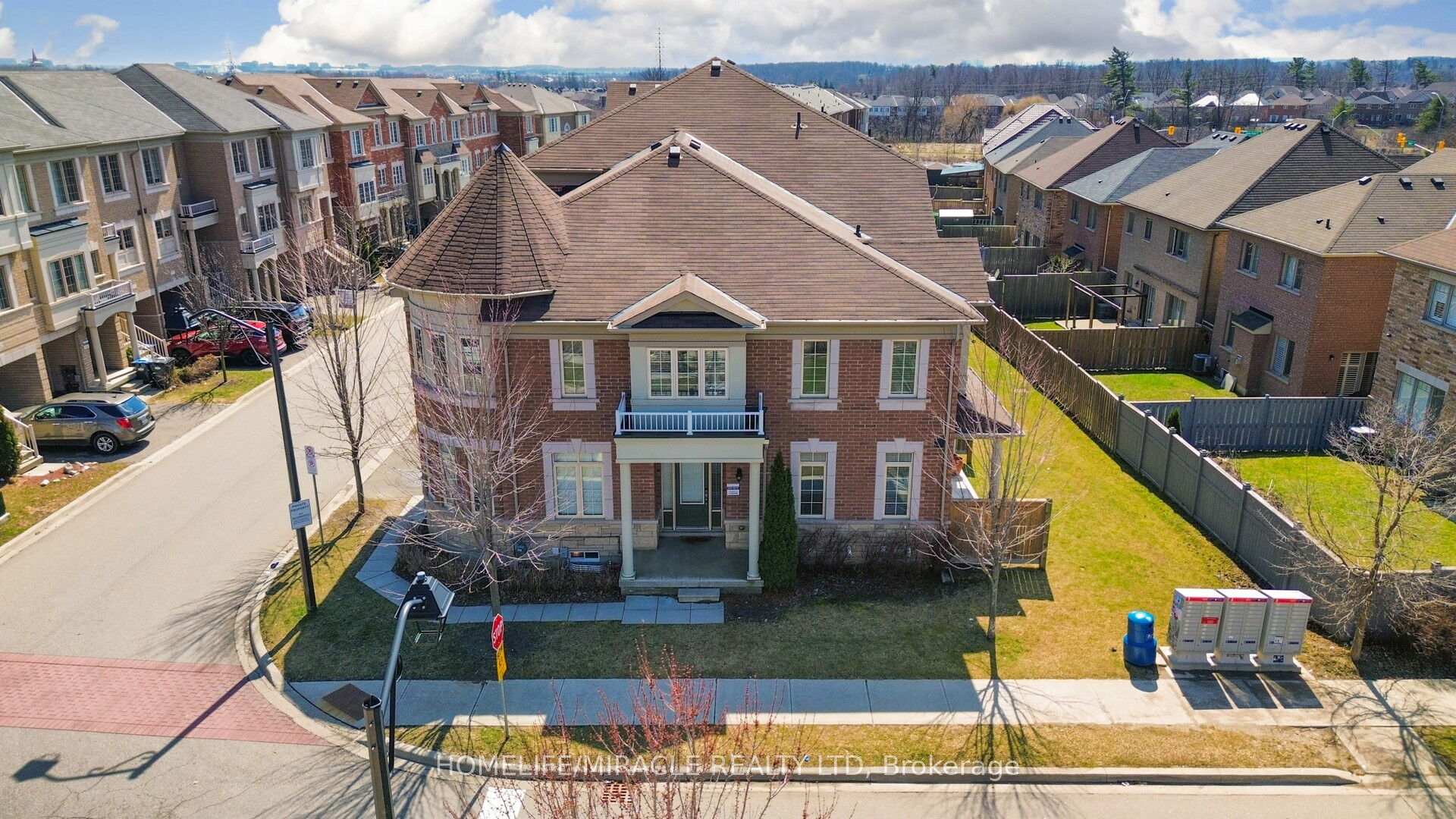 2 Aspen Hills Road, Brampton, ON L6Y 6E3