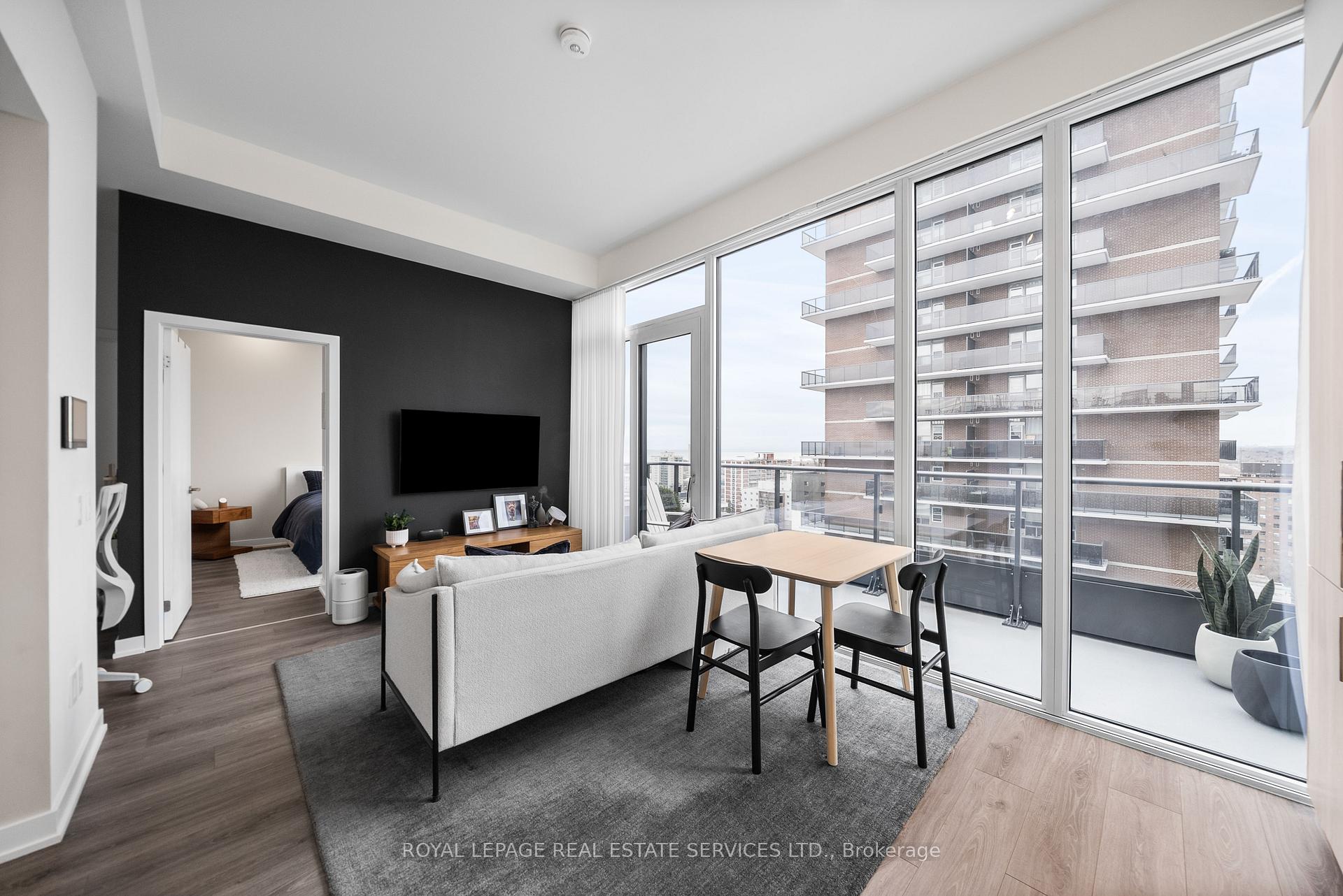 28 Ann Street 1409, Mississauga, ON L5G 0E1