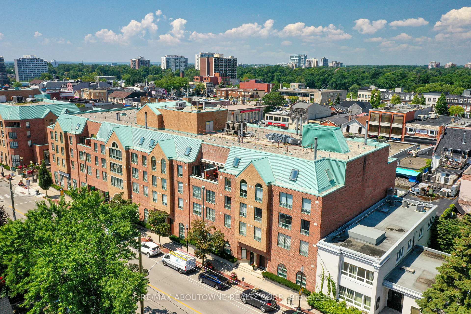 185 Robinson Street 307, Oakville, ON L6J 7P6