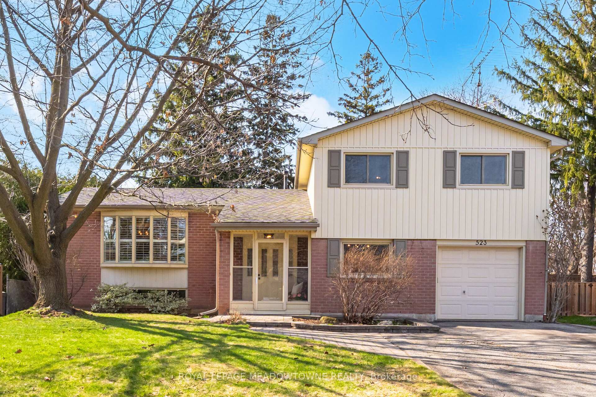 523 Trafalgar Court, Milton, ON L9T 3A8