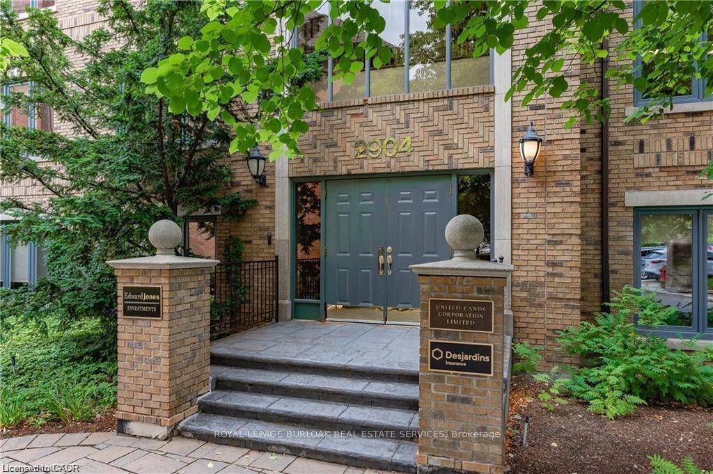 2904 South Sheridan Way 301A, Oakville, ON L6J 7L7