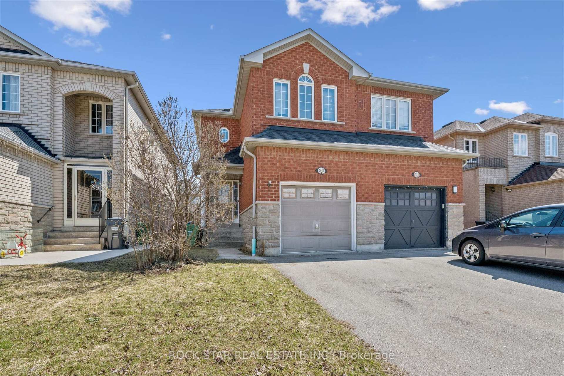7334 Lowville Heights, Mississauga, ON L5N 8L4