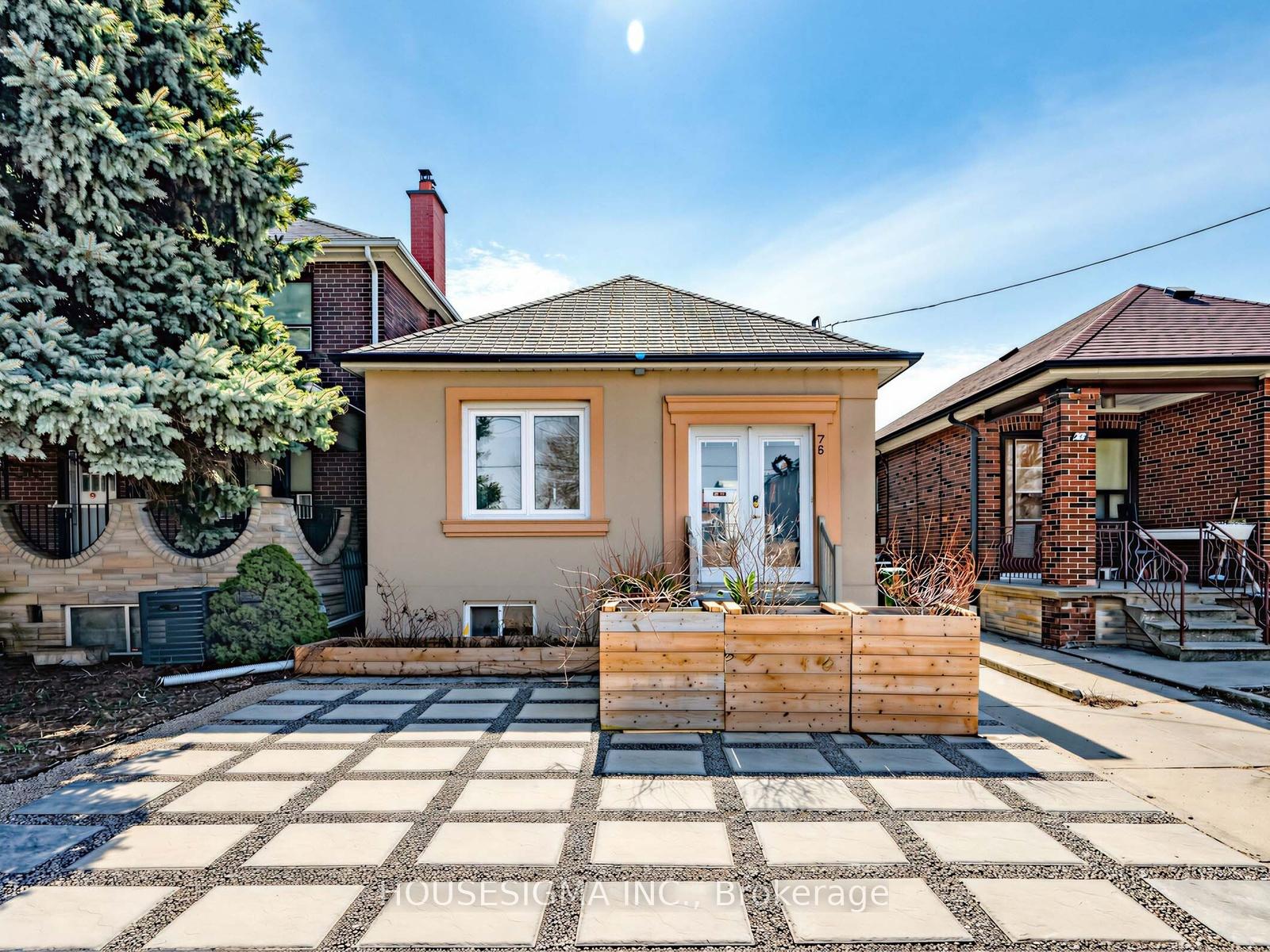 75 Henrietta Street, Toronto W03, ON M6N 1S5