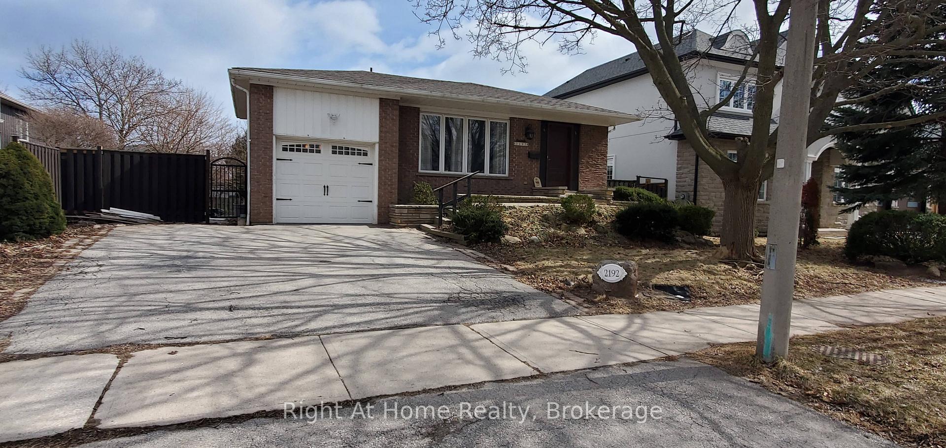2192 BRIDGE Road Unit 2, Oakville, ON L6L 2G3