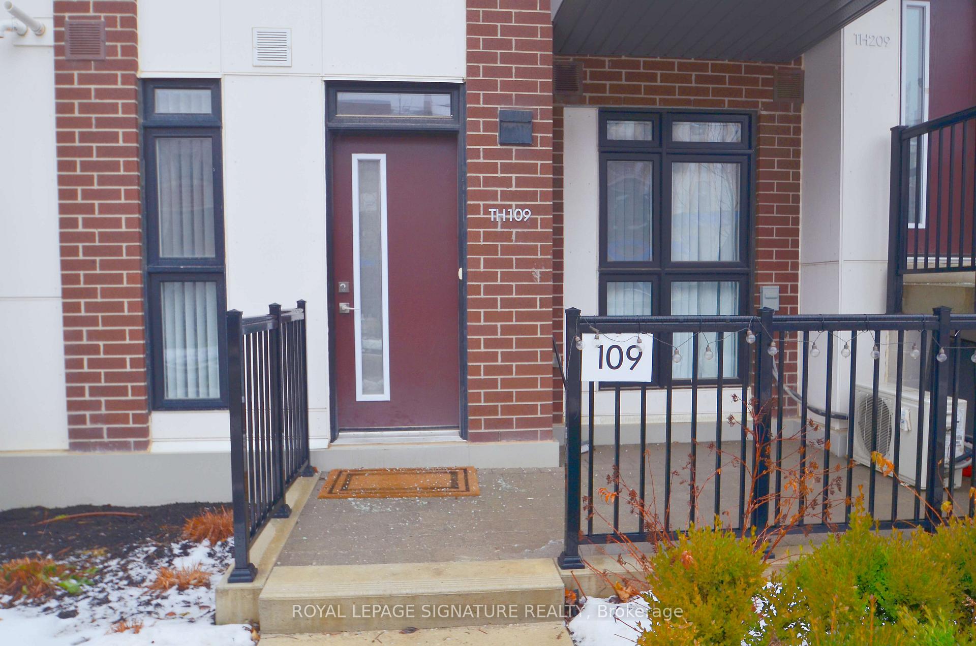 100 Canon Jackson Drive 109, Toronto W04, ON M6M 0C1 — Toronto W04, Ontario
