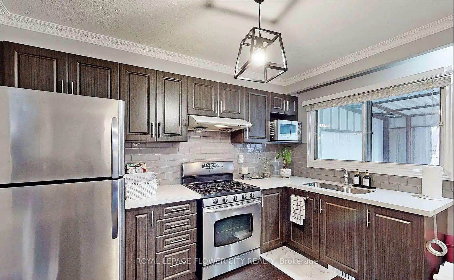191 Cabana Drive N 2, Toronto W05, ON M9L 1L2