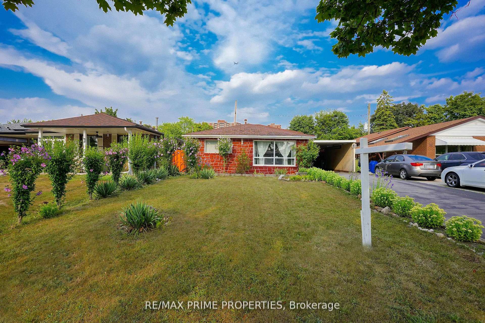 81 Silverstone Drive, Toronto W10 — photo 4 of 5