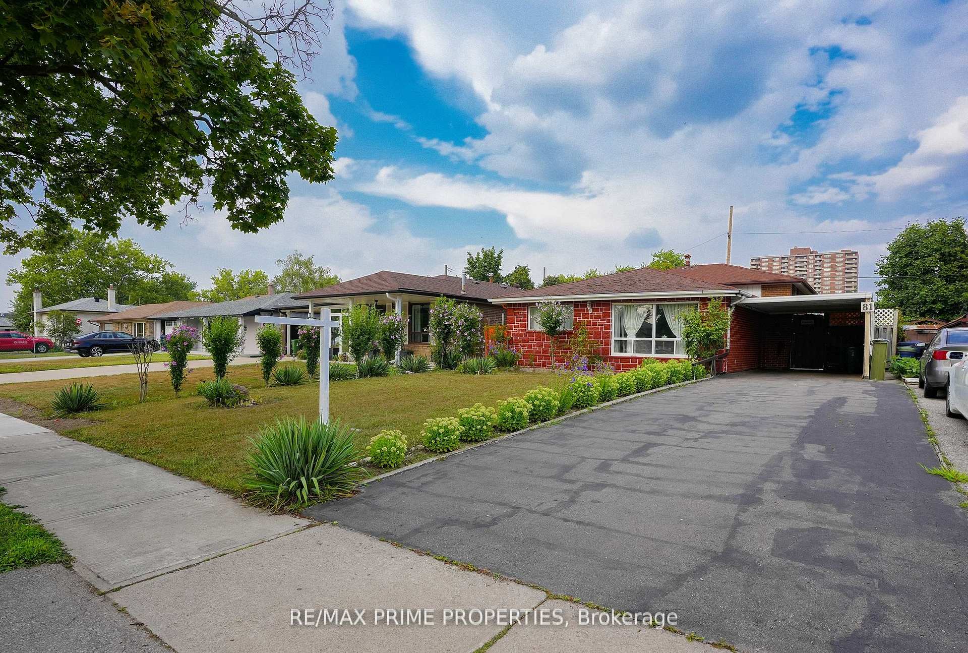 81 Silverstone Drive, Toronto W10 — photo 5 of 5