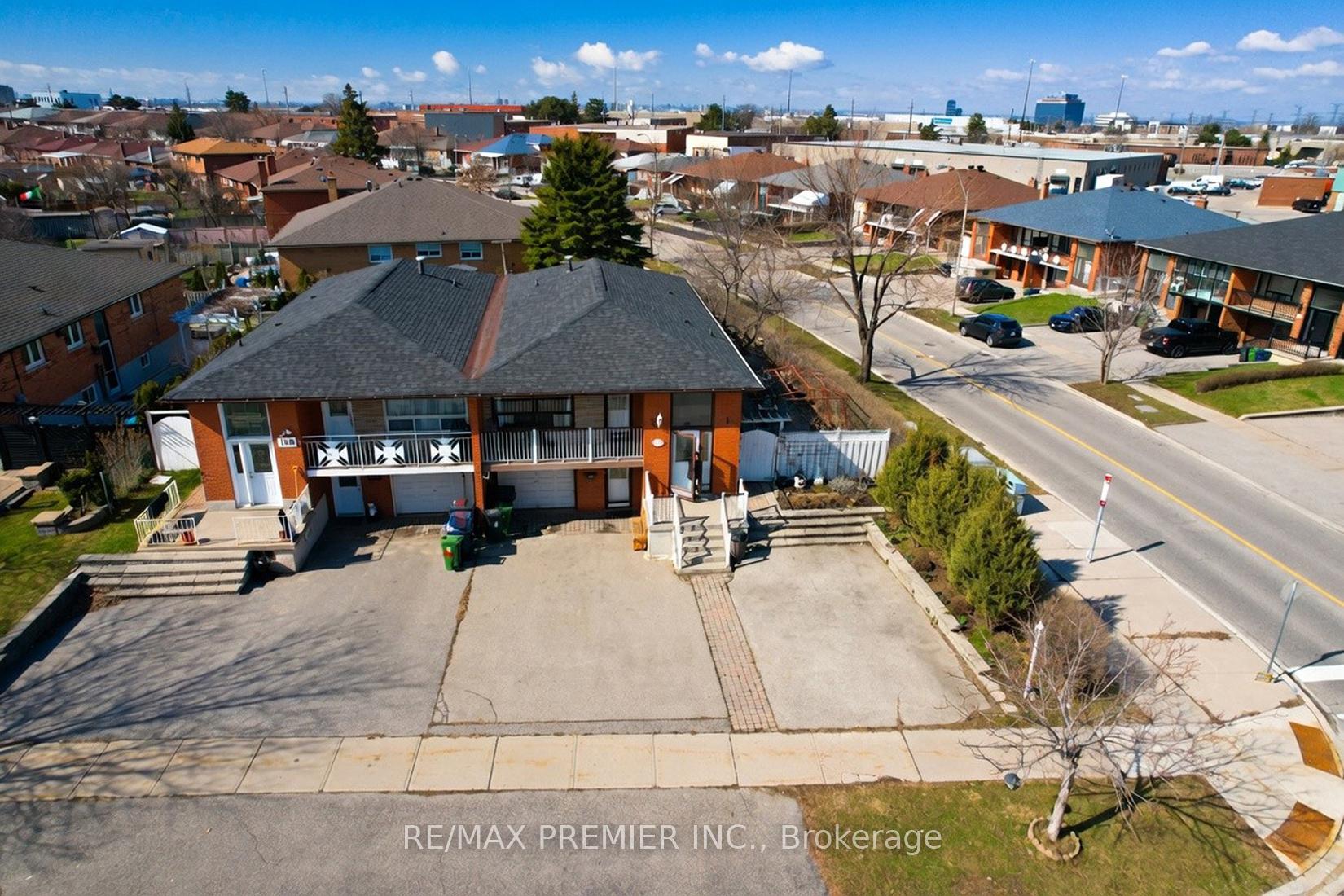 108 Hisey Crescent, Toronto W05 — photo 5 of 5