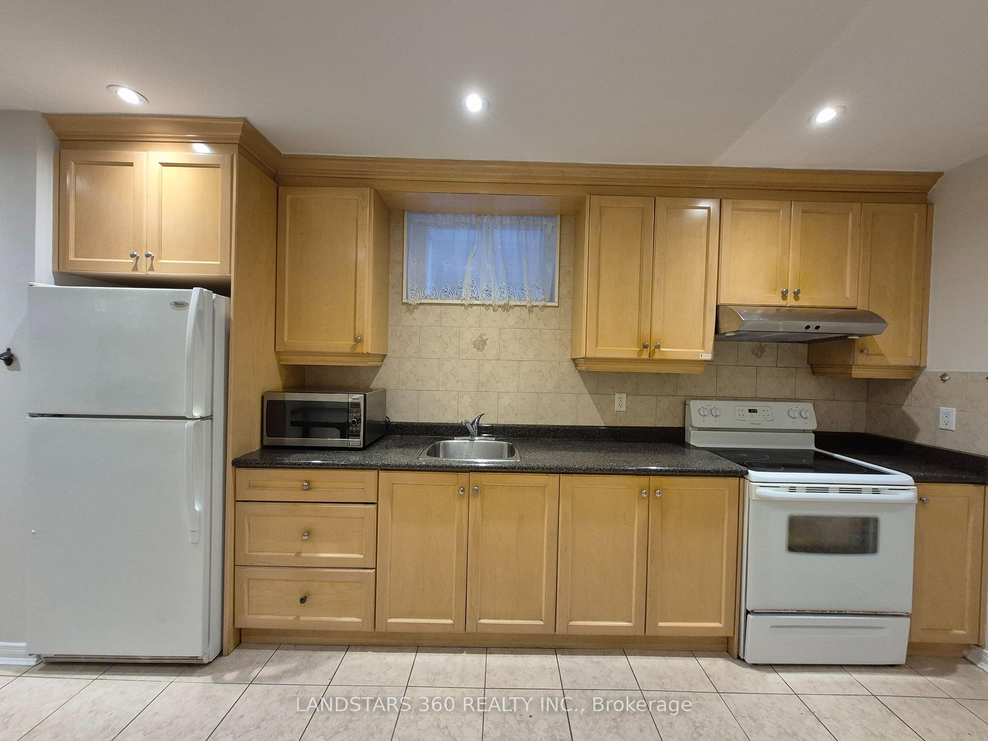 49 Boon Avenue Lower, Toronto W03, ON M6E 3Z2