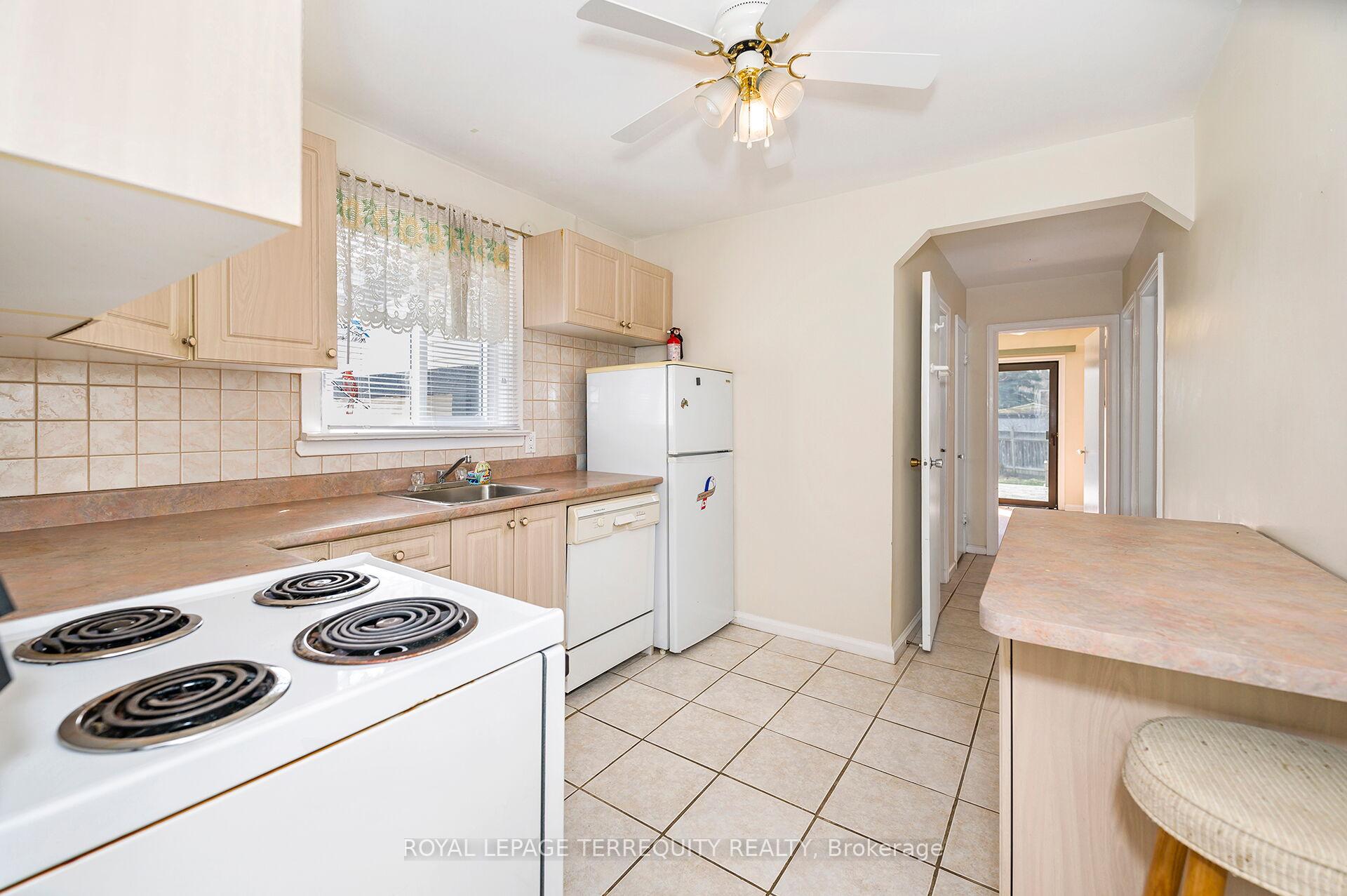 68 Parkchester Road, Toronto W04 — photo 4 of 5