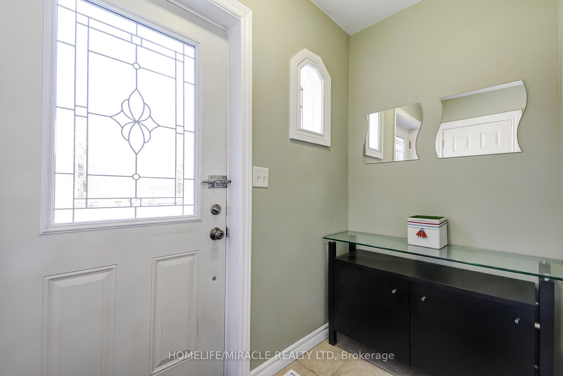 59 Joseph Street, Toronto W04 — photo 4 of 5