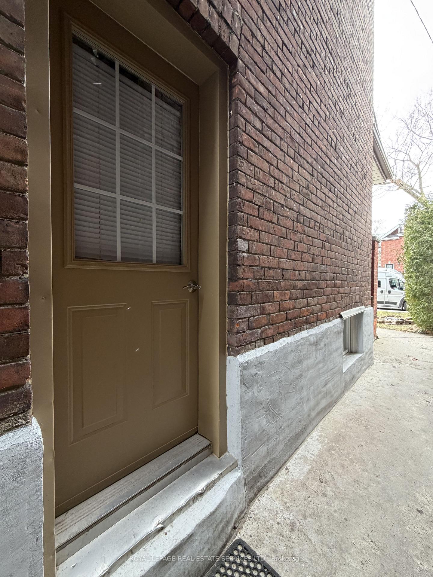 71 Vernon Street Basement, Toronto W02 — photo 4 of 5
