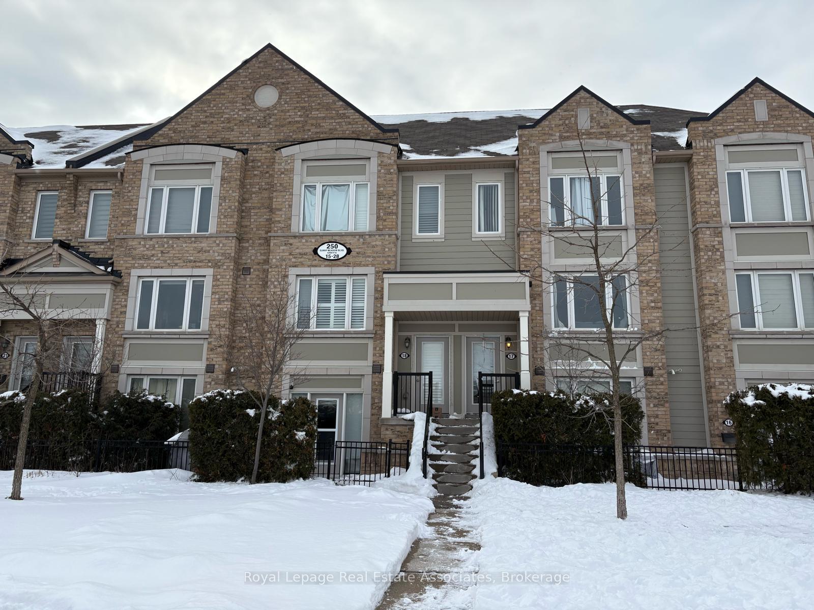 250 Sunny Meadow Boulevard 19, Brampton, ON L6R 3Y6