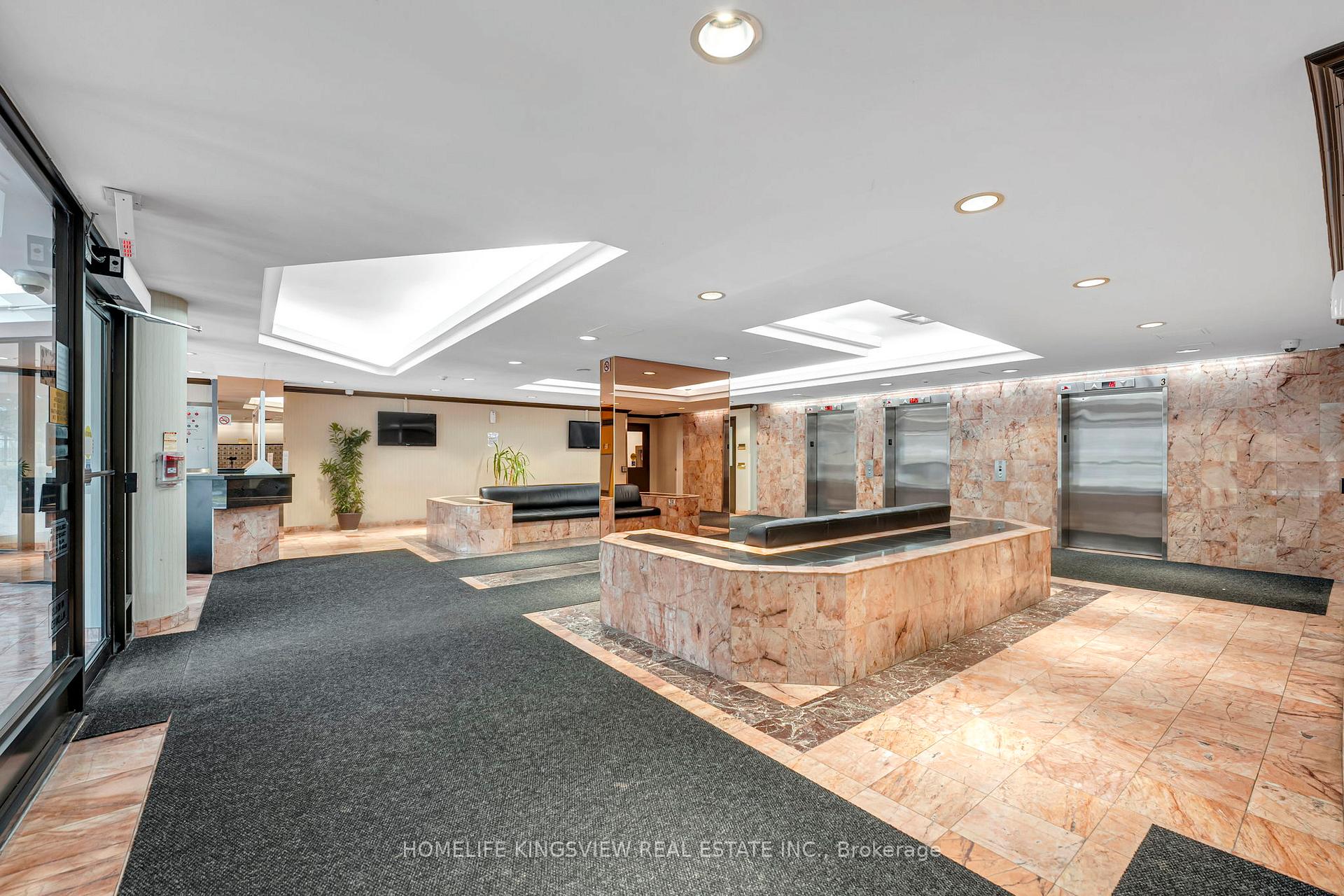 1 Rowntree Road 806, Toronto W10 — photo 2 of 5