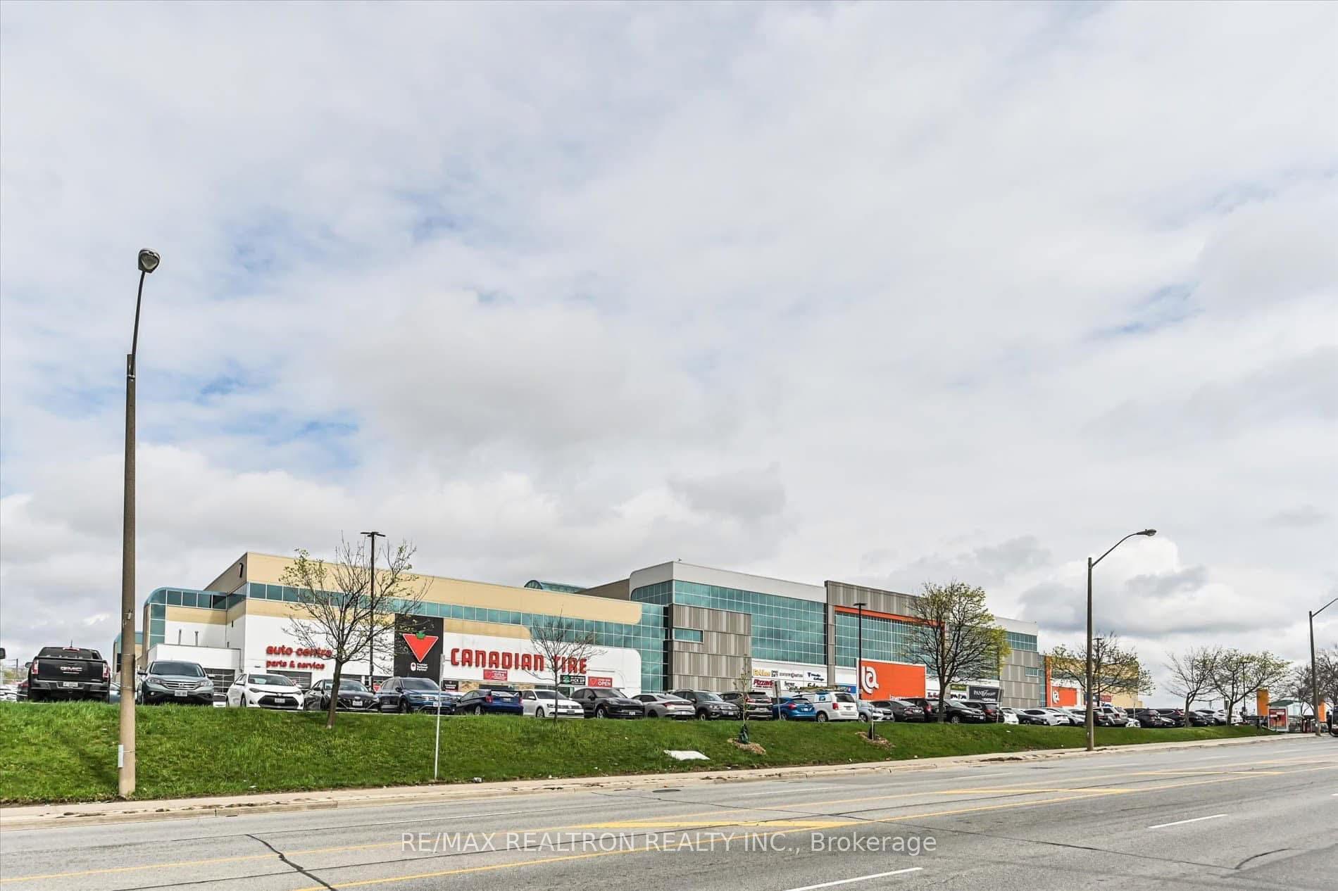 721 Lawrence Avenue W 73, Toronto W04 — photo 2 of 5