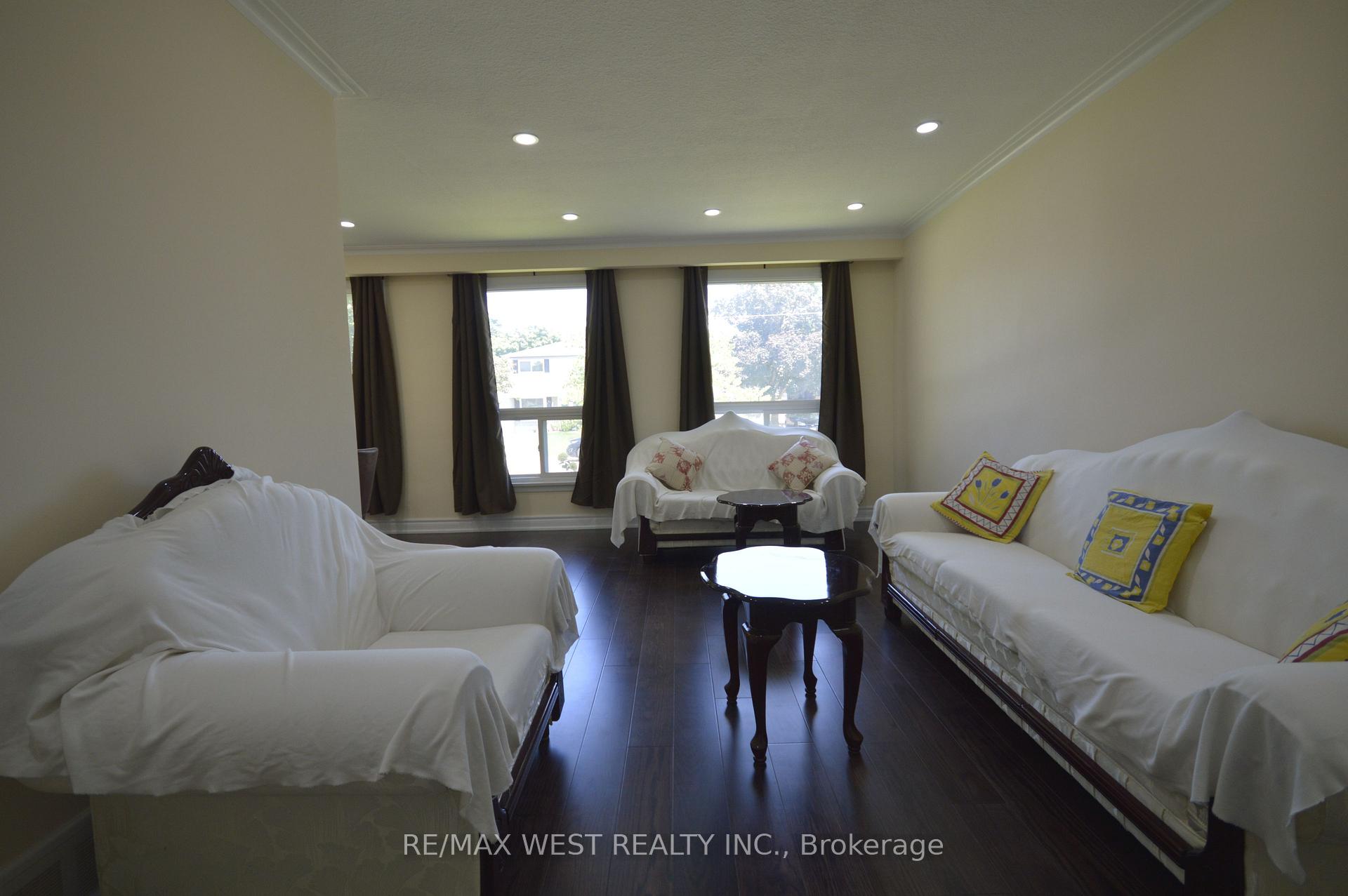 84 Kearney Drive, Toronto W10 — photo 4 of 5