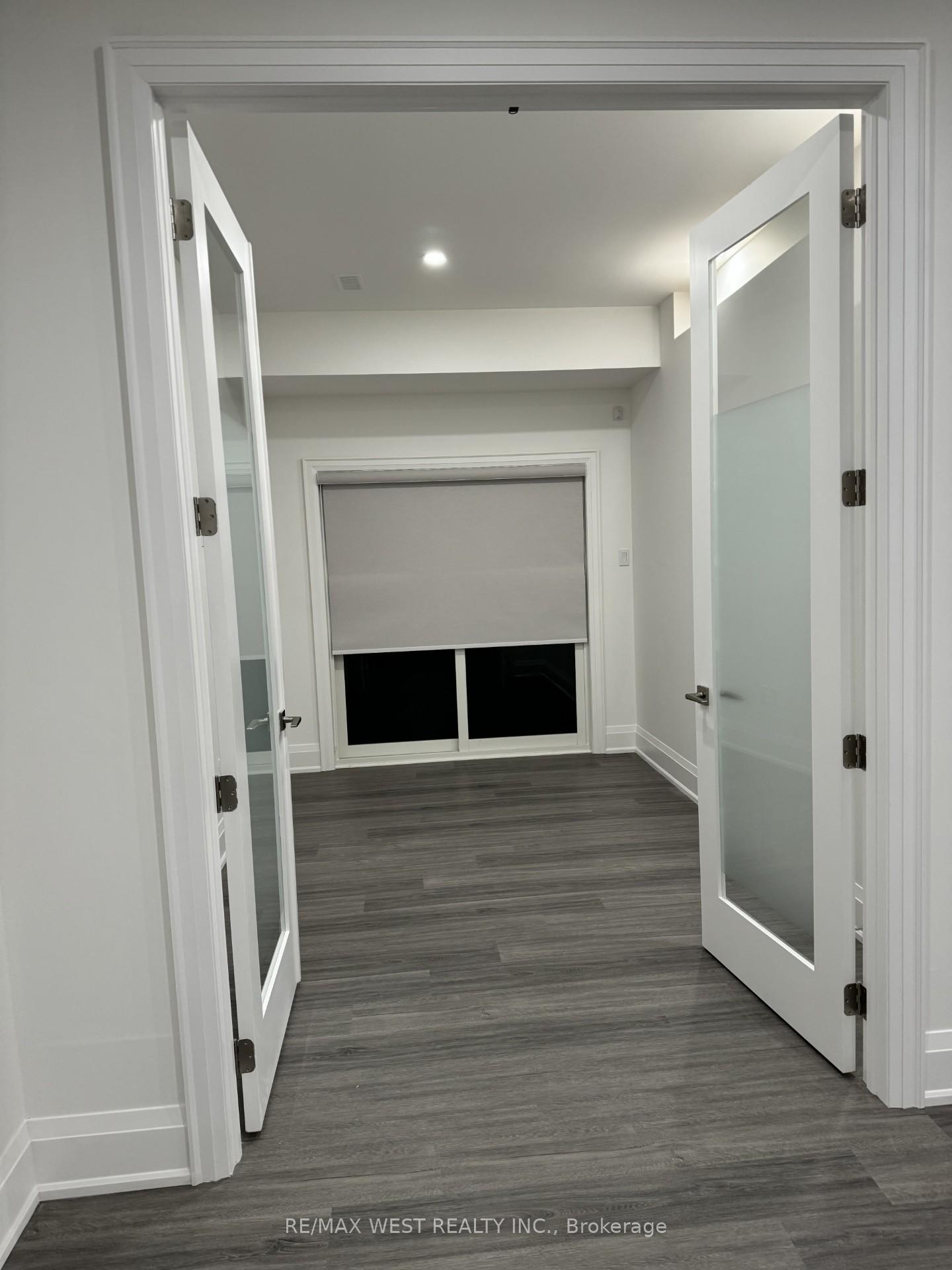 21 Antonio Court LOWER, Toronto W05 — photo 4 of 5
