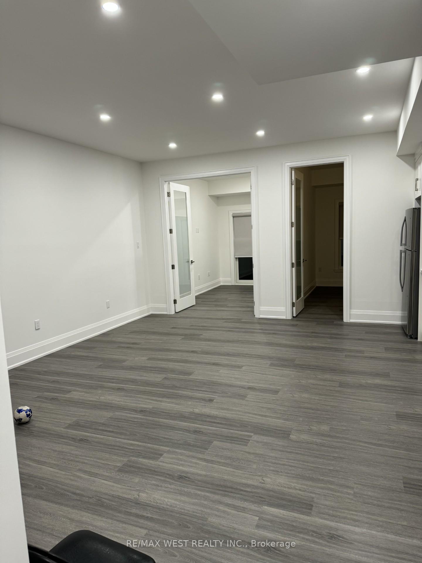 21 Antonio Court LOWER, Toronto W05 — photo 5 of 5