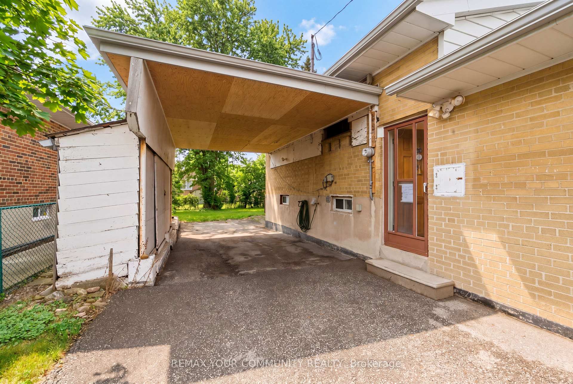 25 Fordwich Crescent, Toronto W10 — photo 4 of 5
