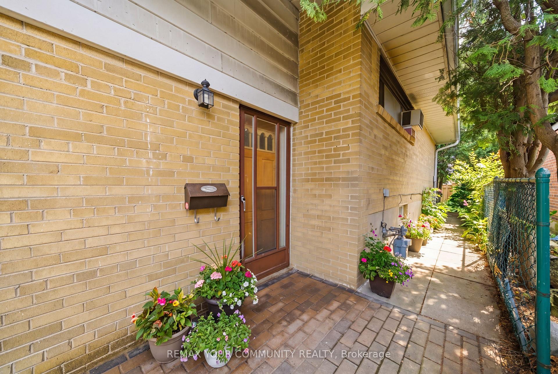 25 Fordwich Crescent, Toronto W10 — photo 5 of 5