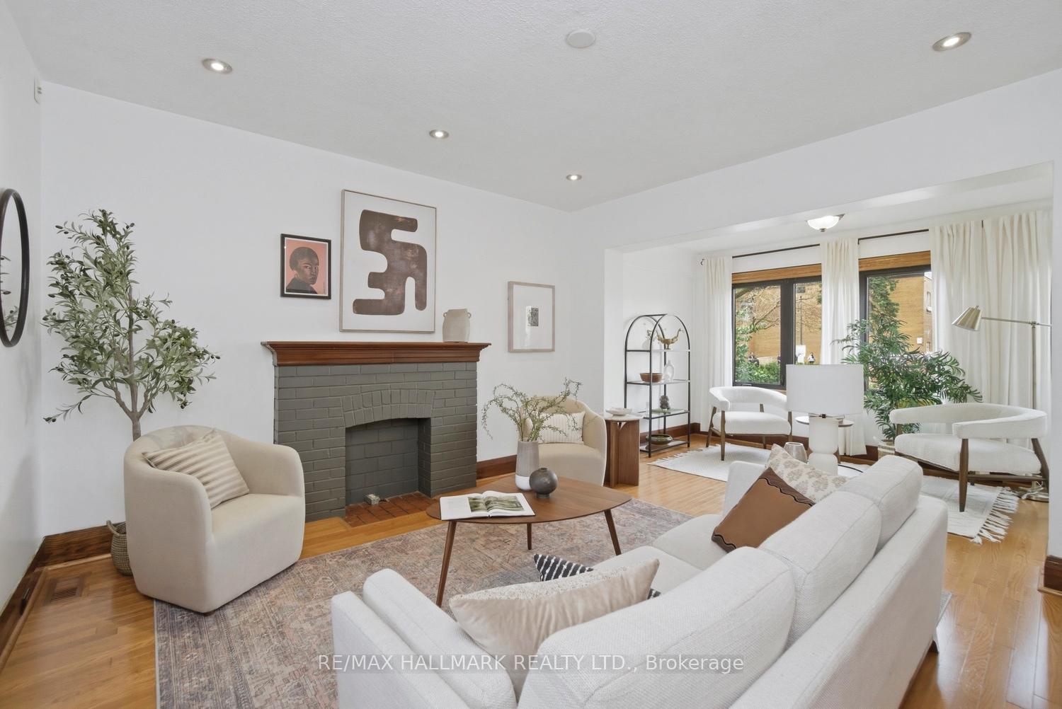 263 Humbercrest Boulevard, Toronto W02 — photo 2 of 5