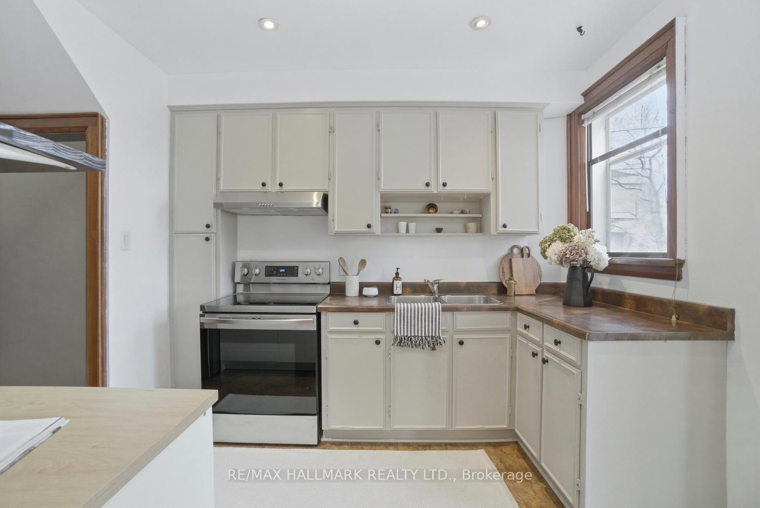 263 Humbercrest Boulevard, Toronto W02 — photo 5 of 5