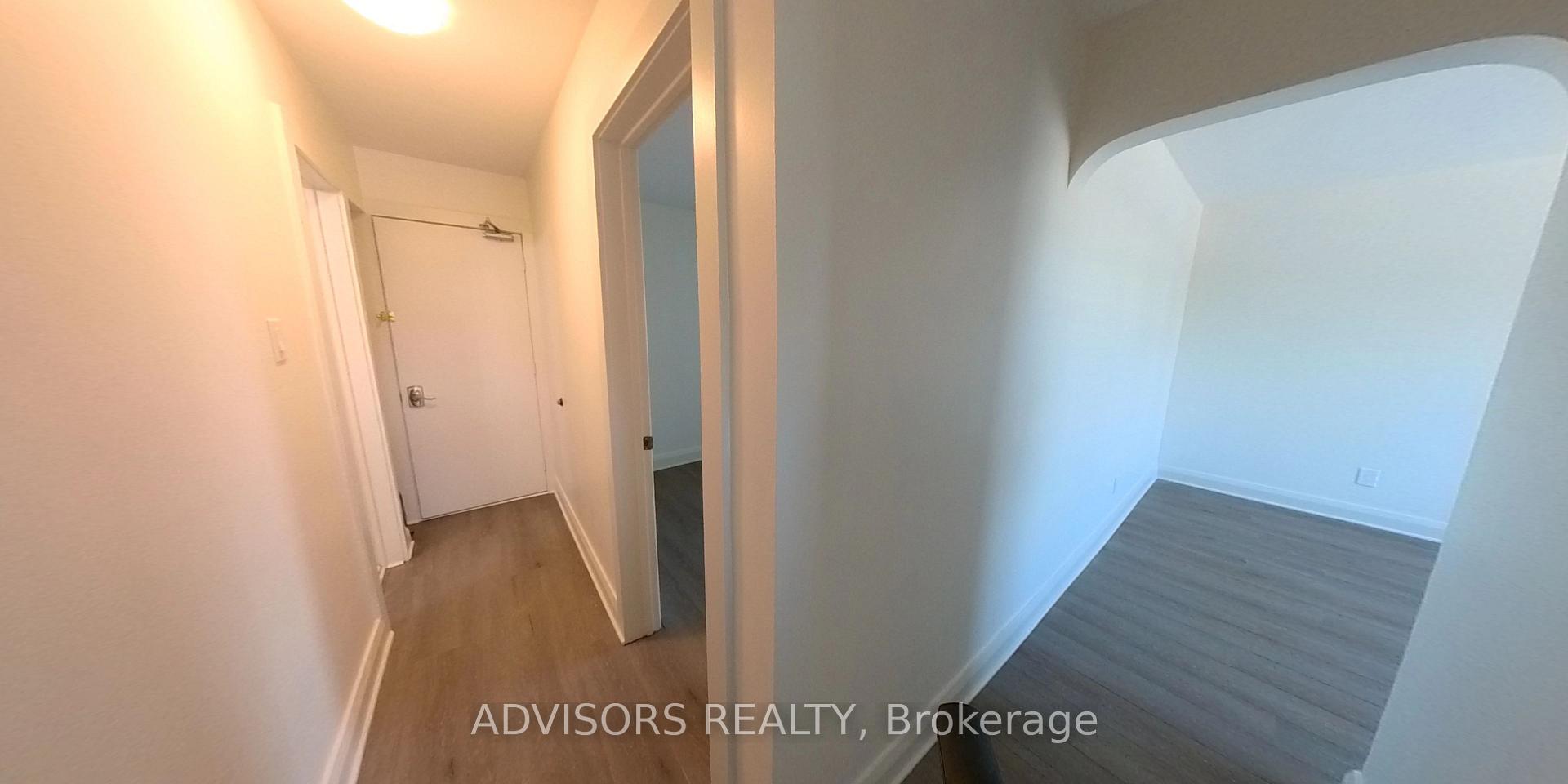 3717 Lakeshore Boulevard W 1, Toronto W06 — photo 2 of 5