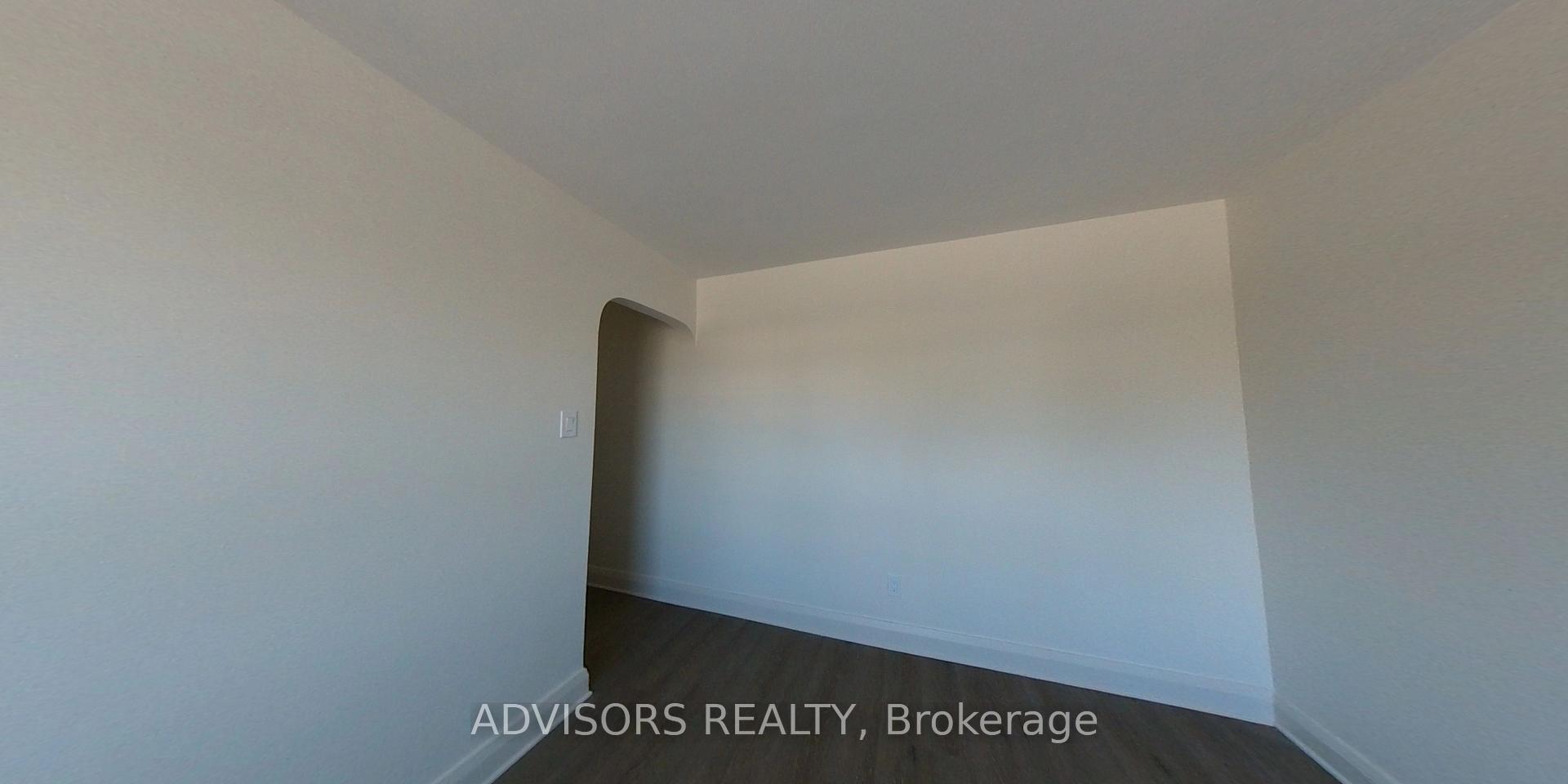 3717 Lakeshore Boulevard W 1, Toronto W06 — photo 3 of 5