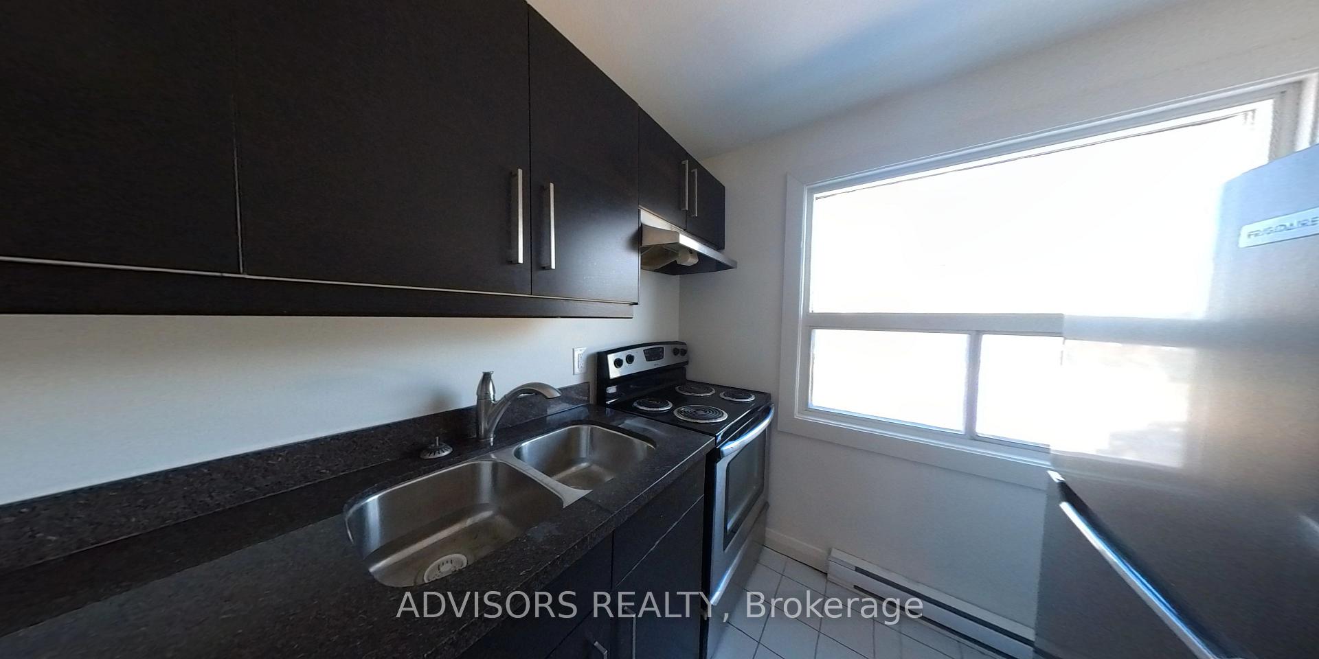 3717 Lakeshore Boulevard W 1, Toronto W06 — photo 5 of 5