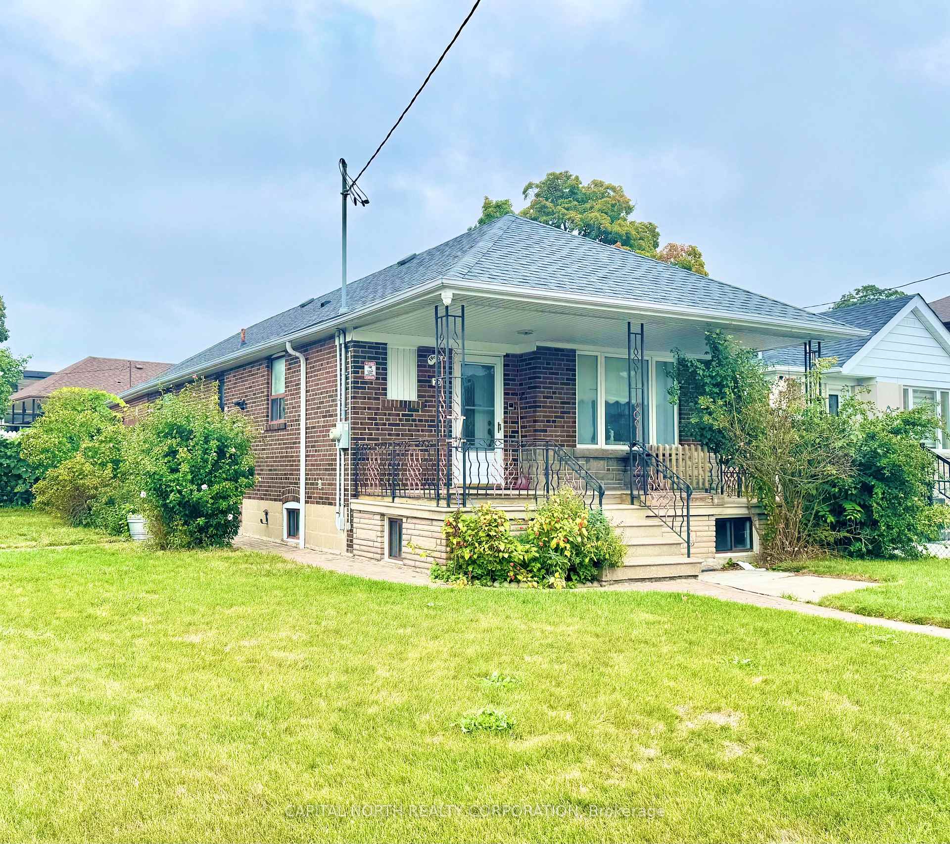 70 Beechborough Avenue, Toronto W04 — photo 2 of 5