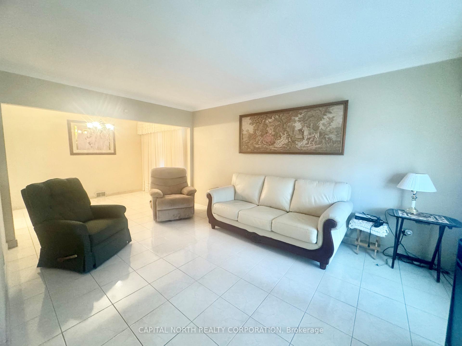 70 Beechborough Avenue, Toronto W04 — photo 3 of 5