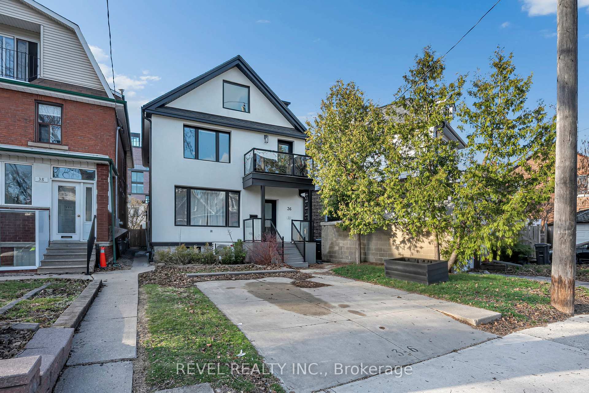 36 Humberside Avenue, Toronto W02, ON M6P 1J7