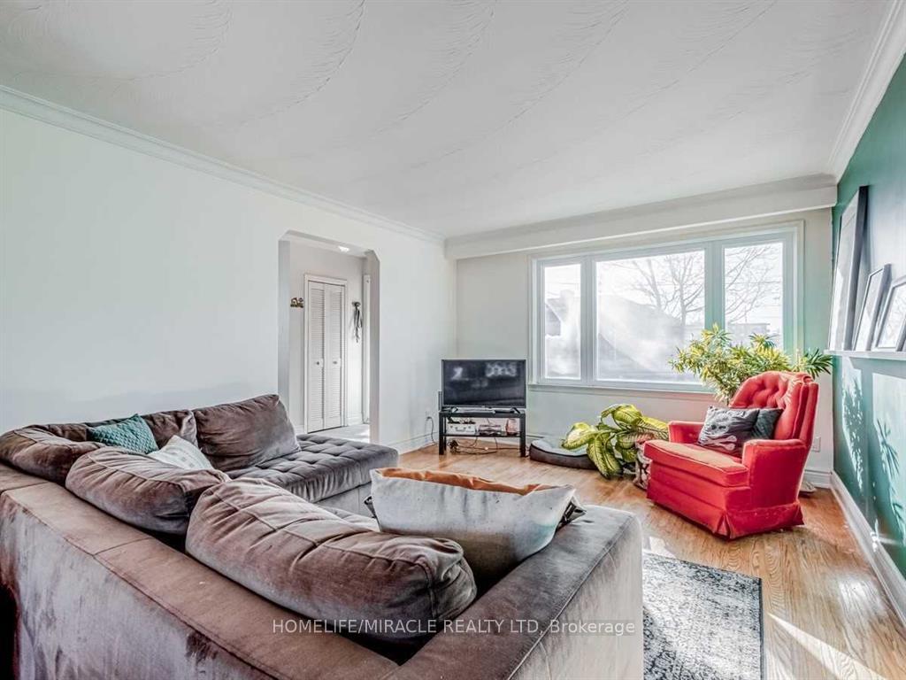 276 Elmhurst Drive, Toronto W10 — photo 5 of 5