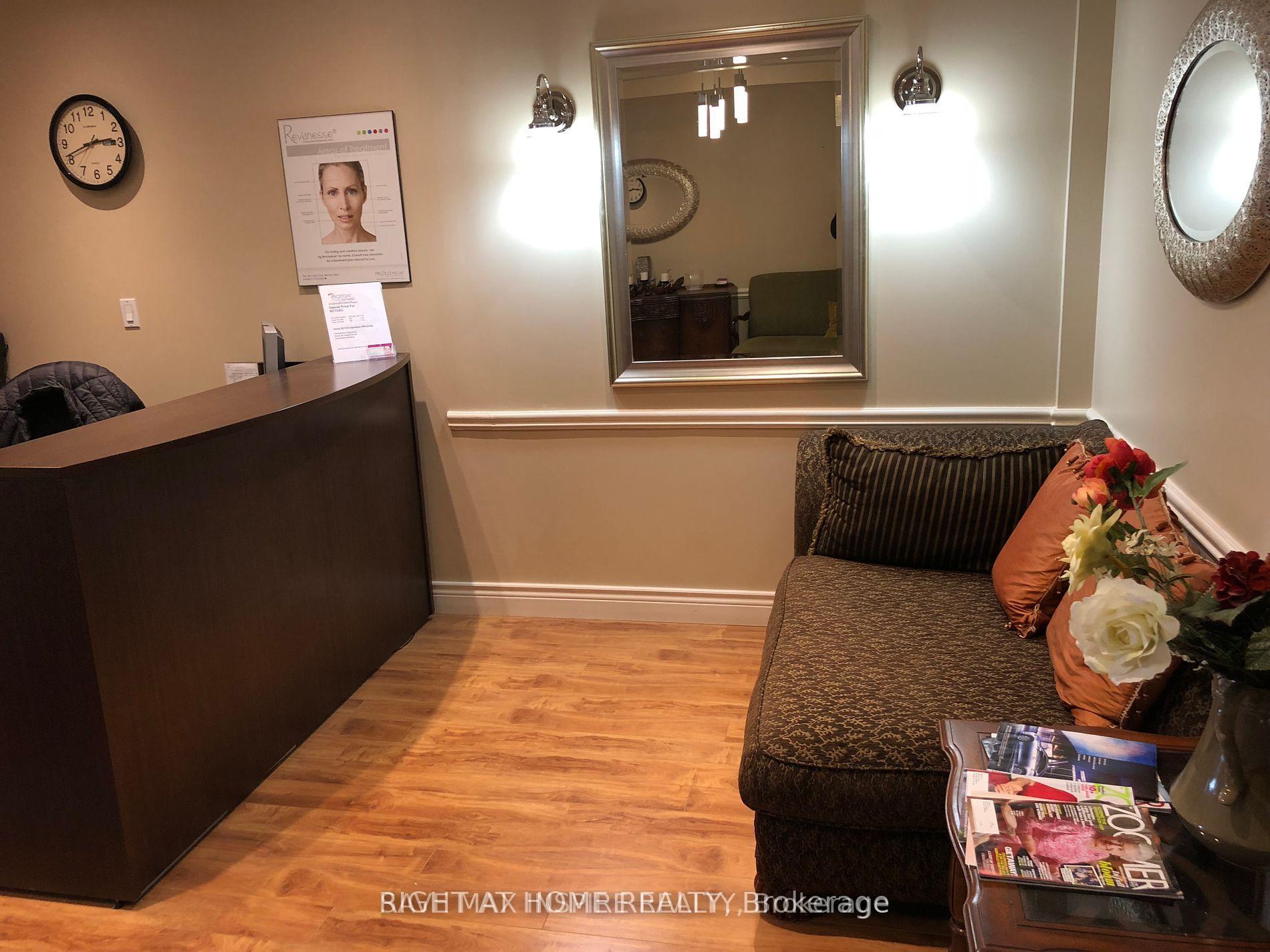 1525 Albion Road, Toronto W10 — photo 2 of 5