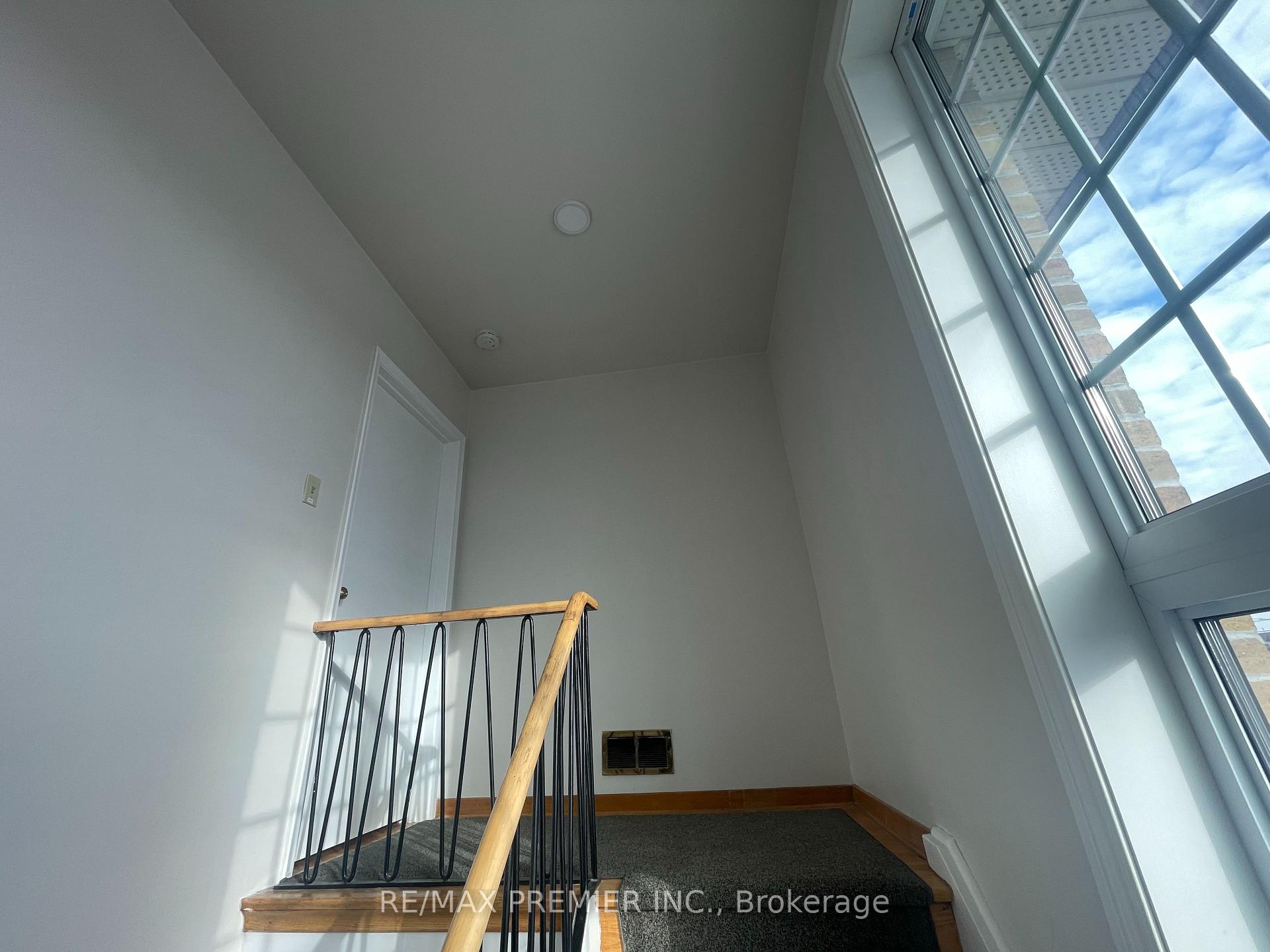 2360 Keele Street 3, Toronto W04 — photo 4 of 5