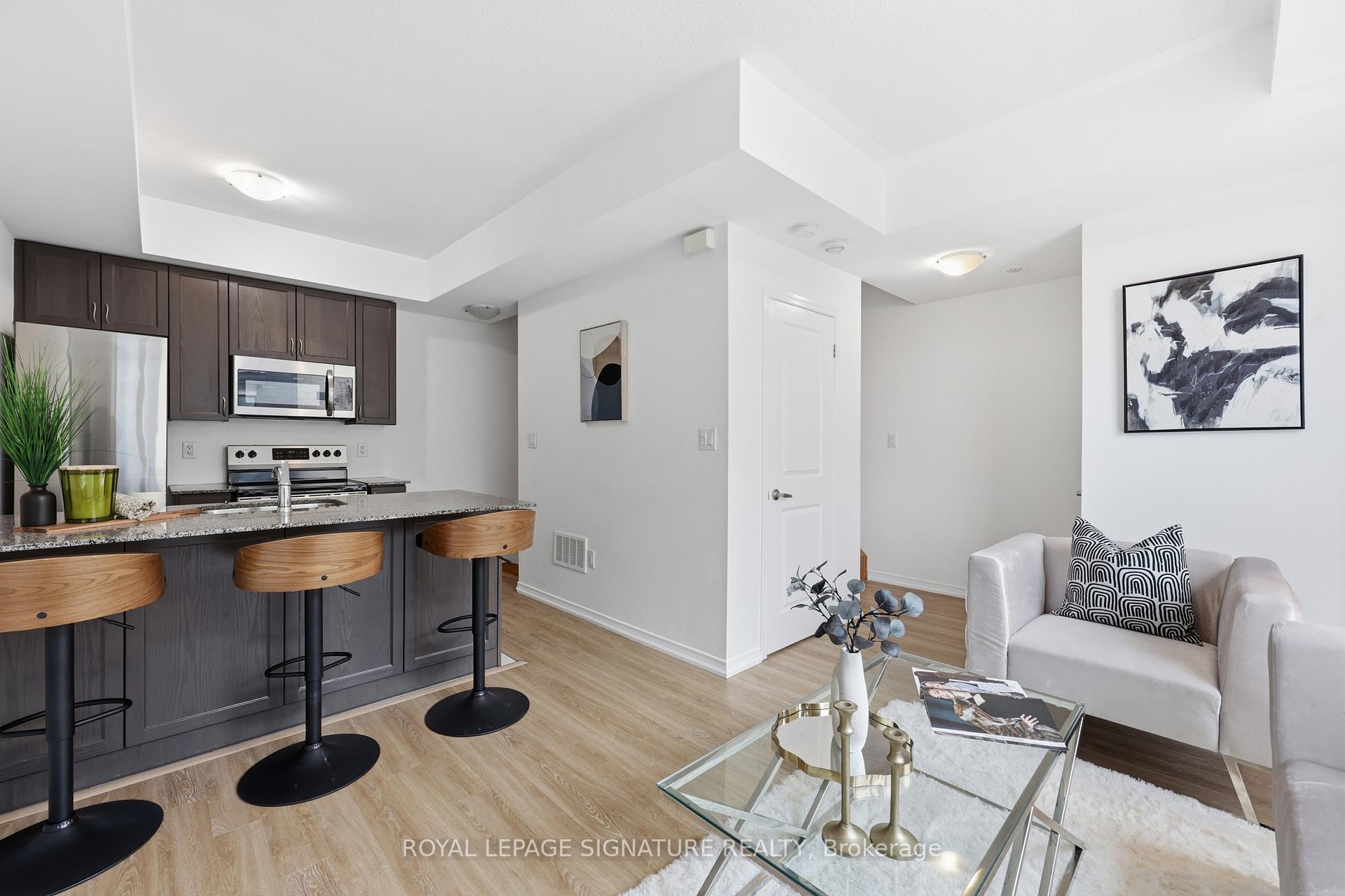 28 Fieldway Road 55, Toronto W08, ON M8Z 0E3