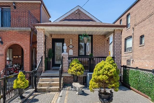 524 Salem Avenue N, Toronto W02, ON M6H 3E1