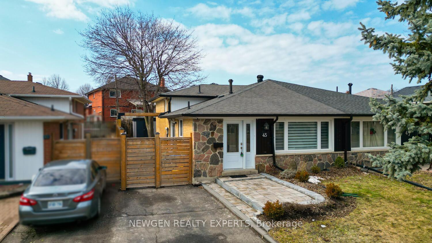 45 Grange Drive, Brampton, ON L6X 2H1