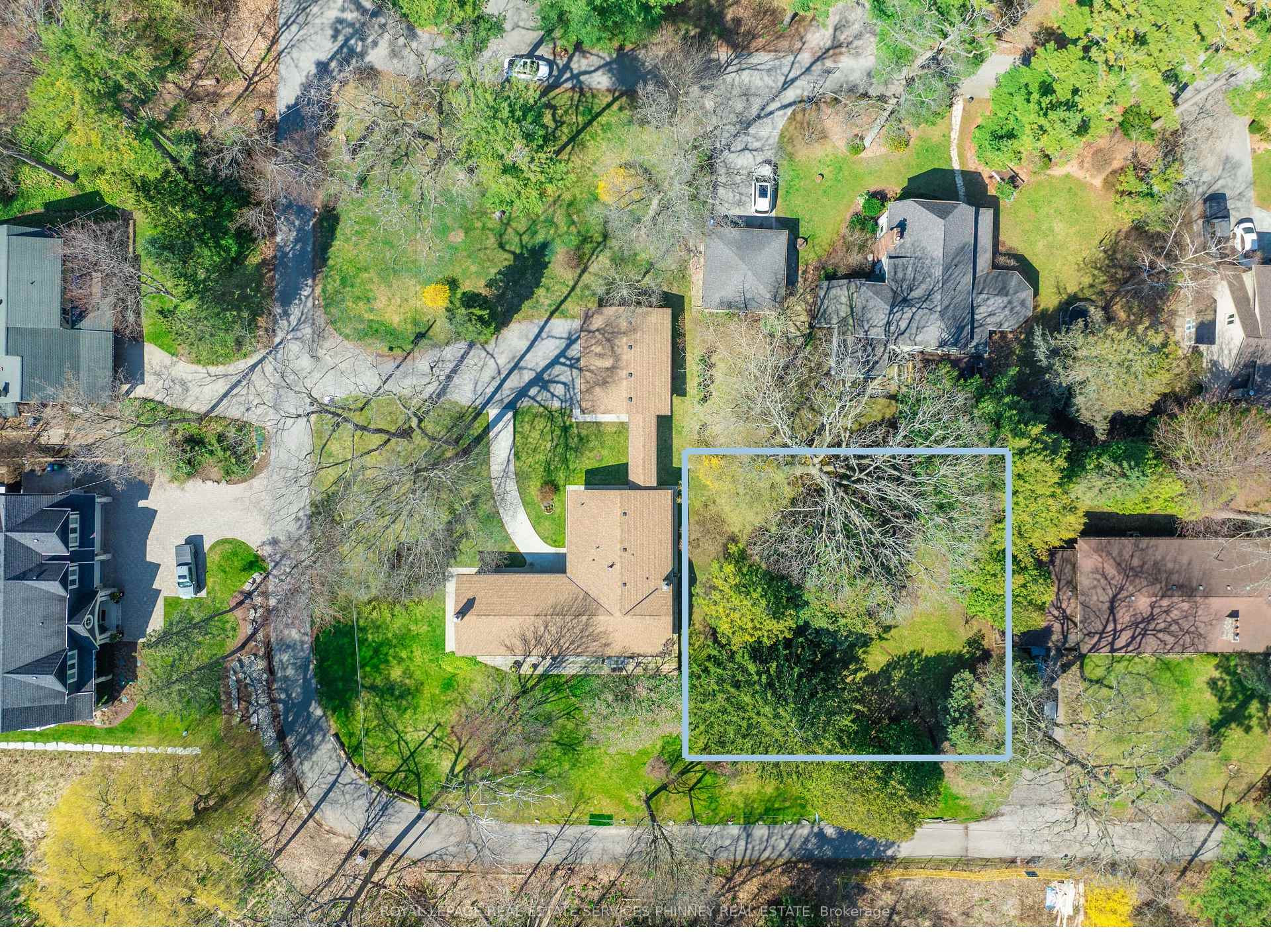 845 Chaucer Avenue, Mississauga, ON L5H 2Z5