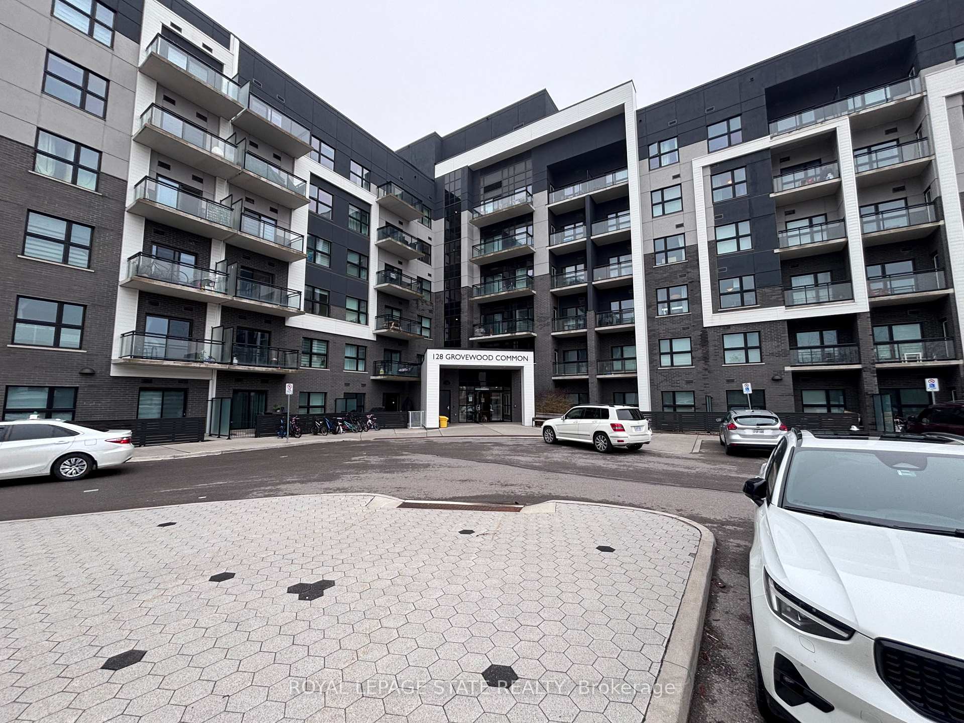 128 Grovewood Common 417, Oakville, ON L9H 0X3