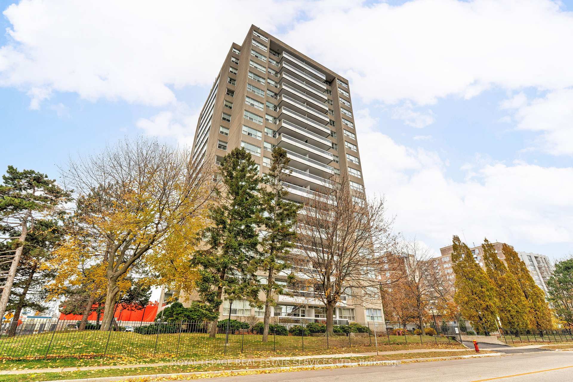2263 Marine Drive 602, Oakville, ON L6L 5K1