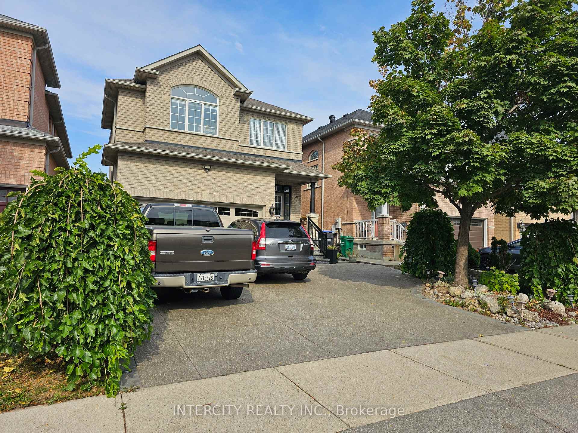 26 Zia Dodda Crescent, Brampton, ON L6P 1J6