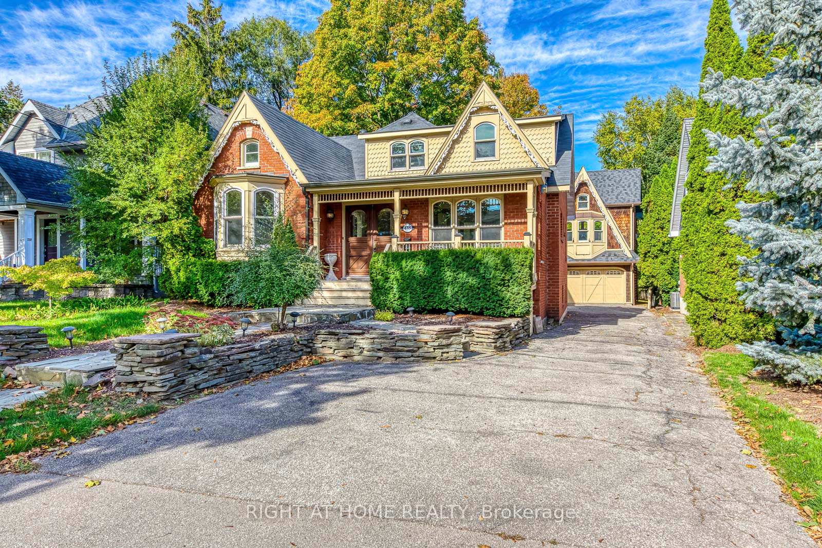 435 Maple Avenue, Oakville, ON L6J 2J2