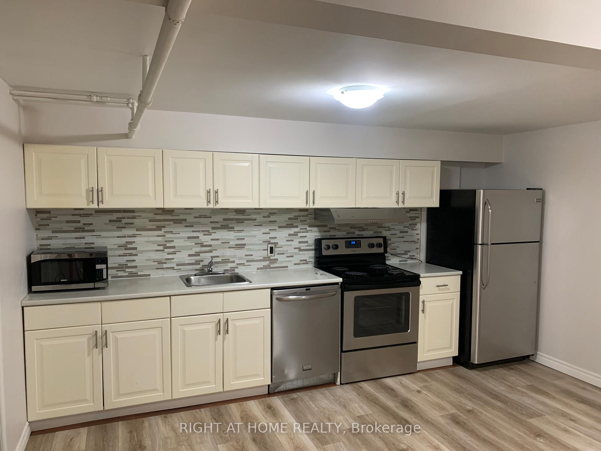 701 THE QUEENSWAY Avenue, Toronto W07, ON M8Y 1L2
